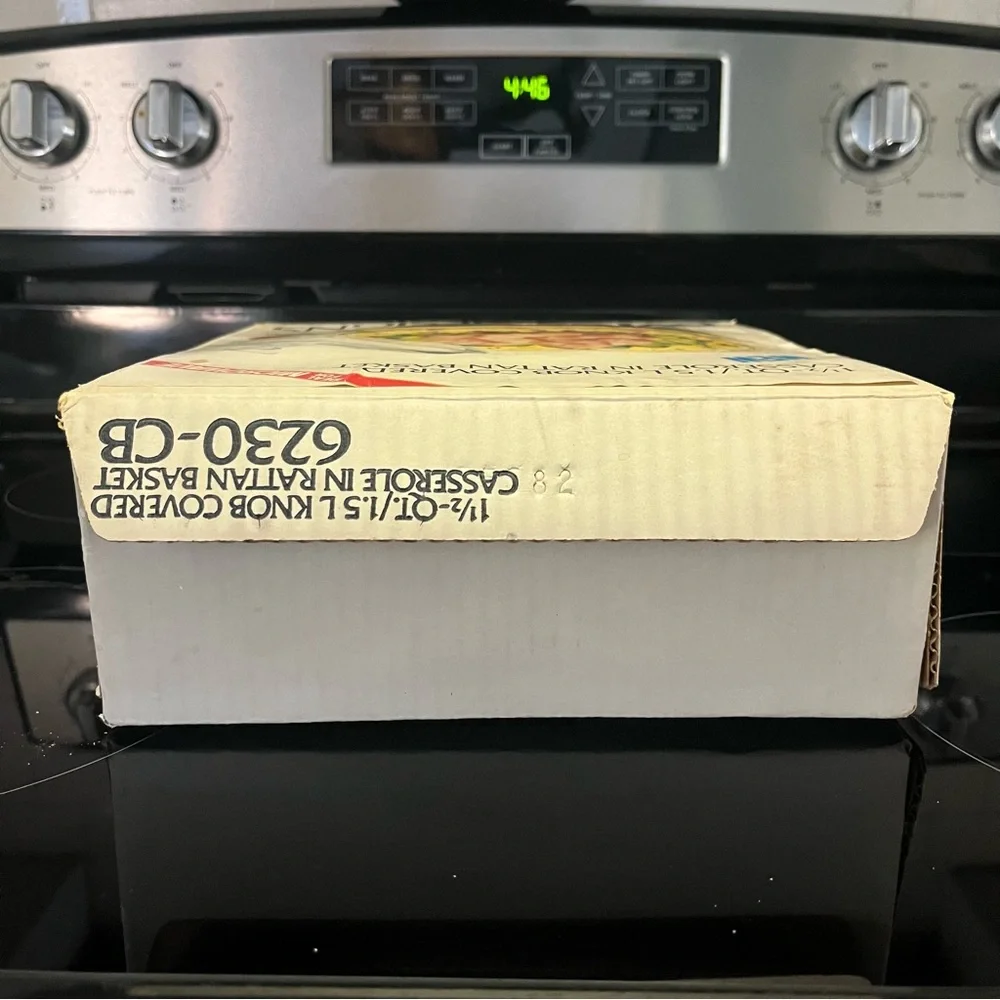 New in Box • 1987 Pyrex “Ovenware with Flair”‎