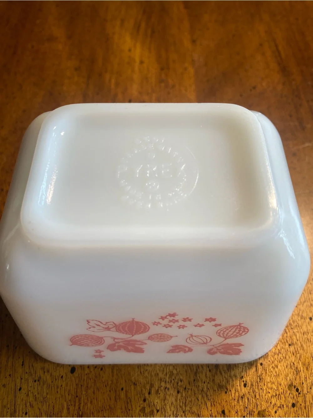 Pyrex vintage pink