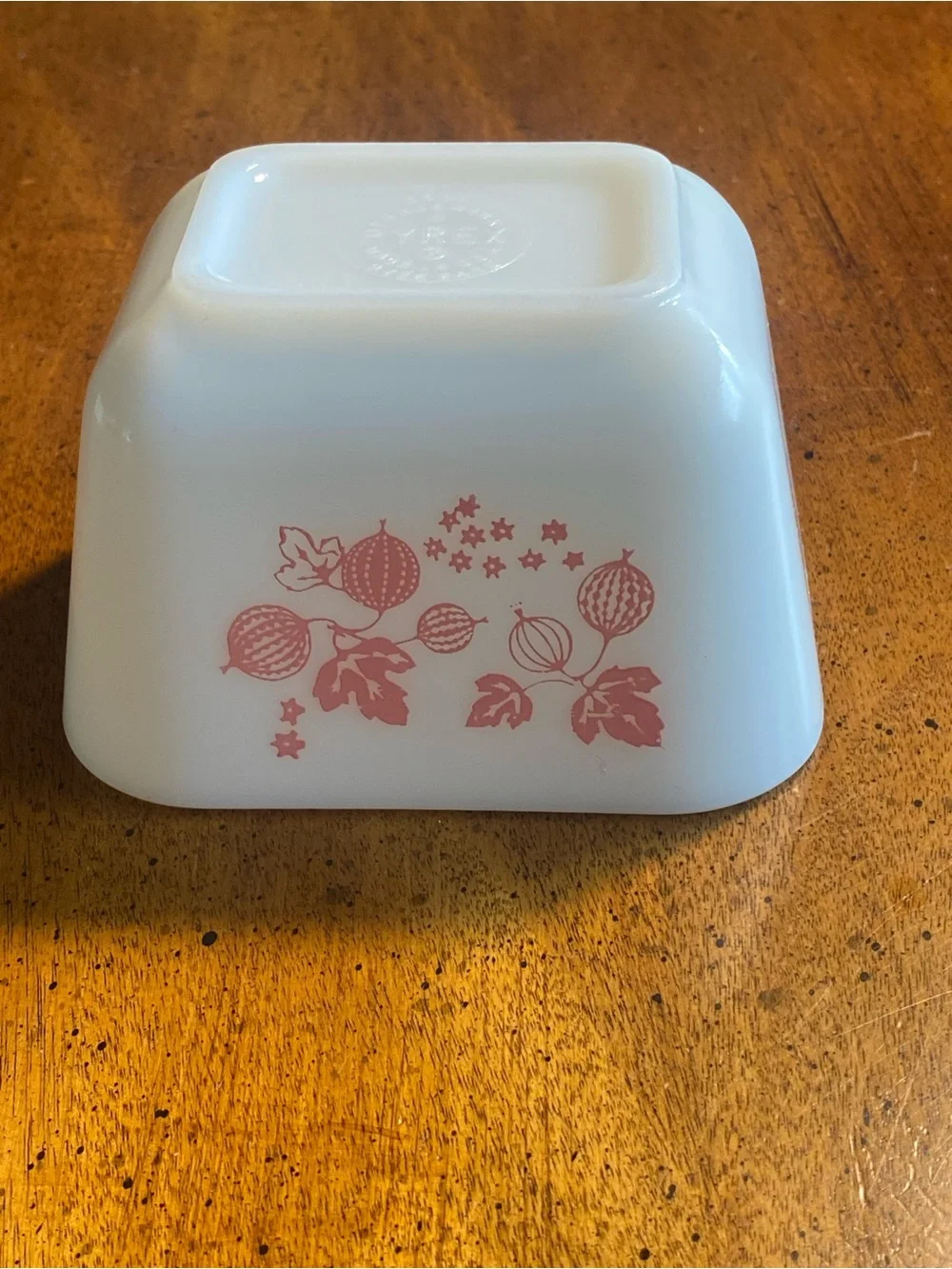 Pyrex vintage pink