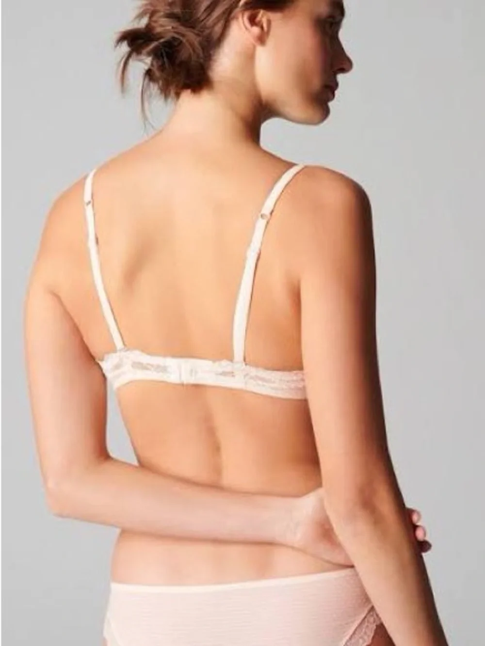 Simone Perele candide so