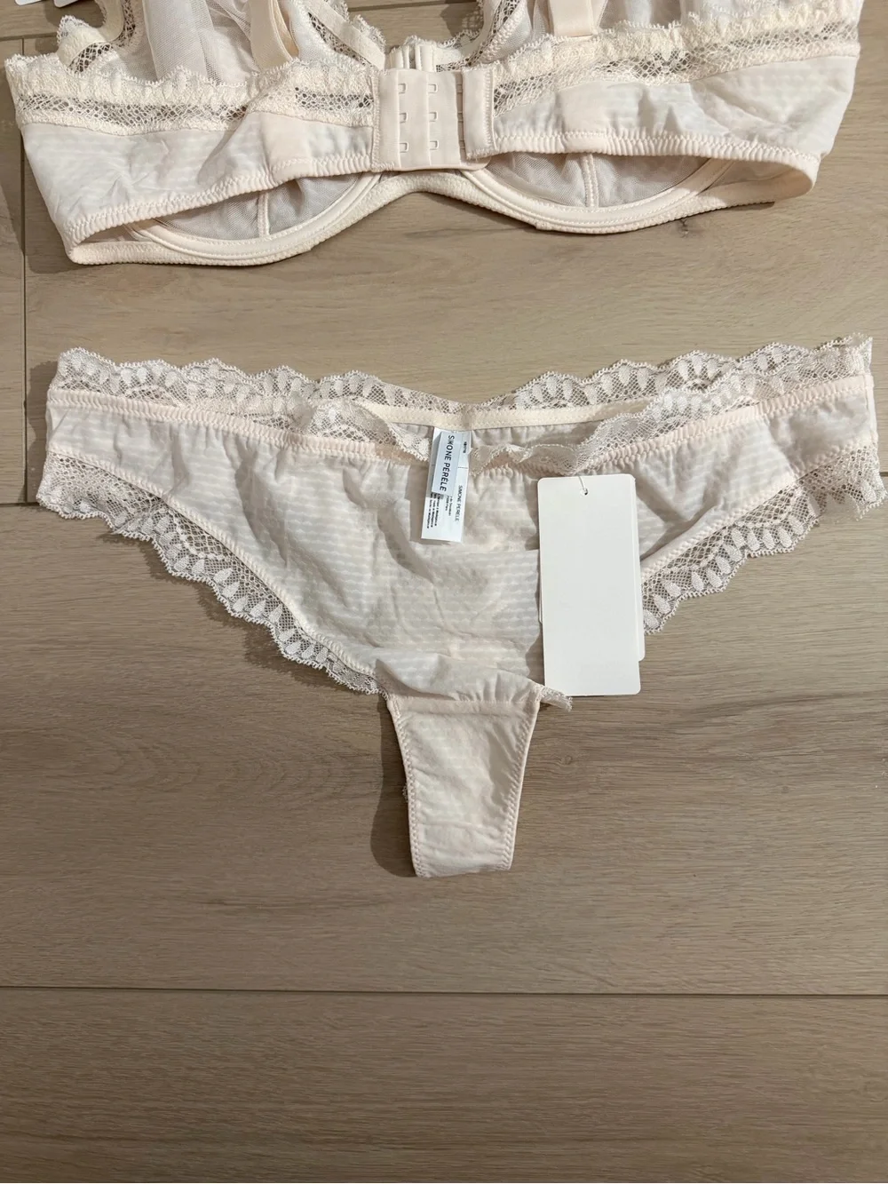 Simone Perele candide so