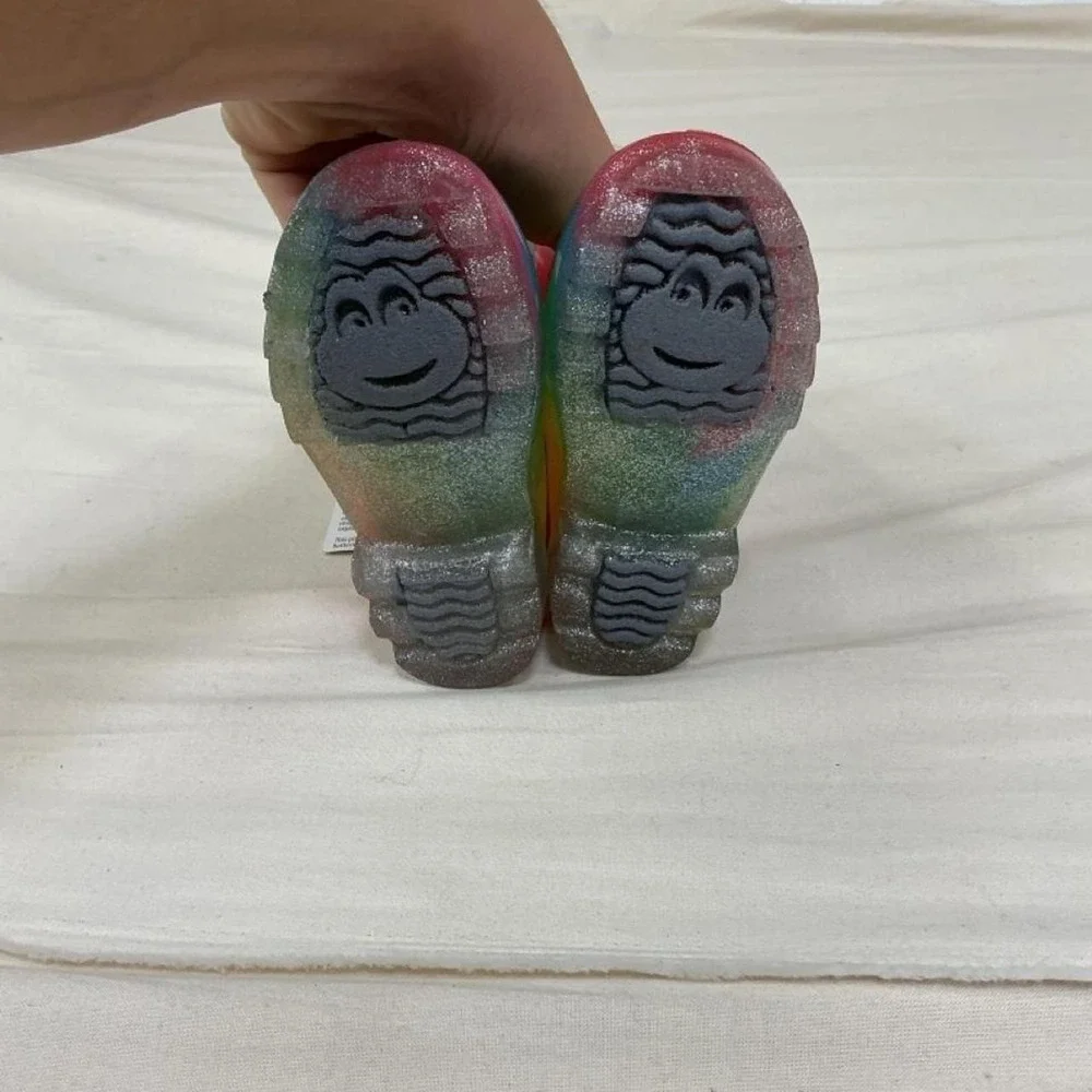 Western Chief Kids Rainbow Heart Light-Up Rain Boots – Size 5