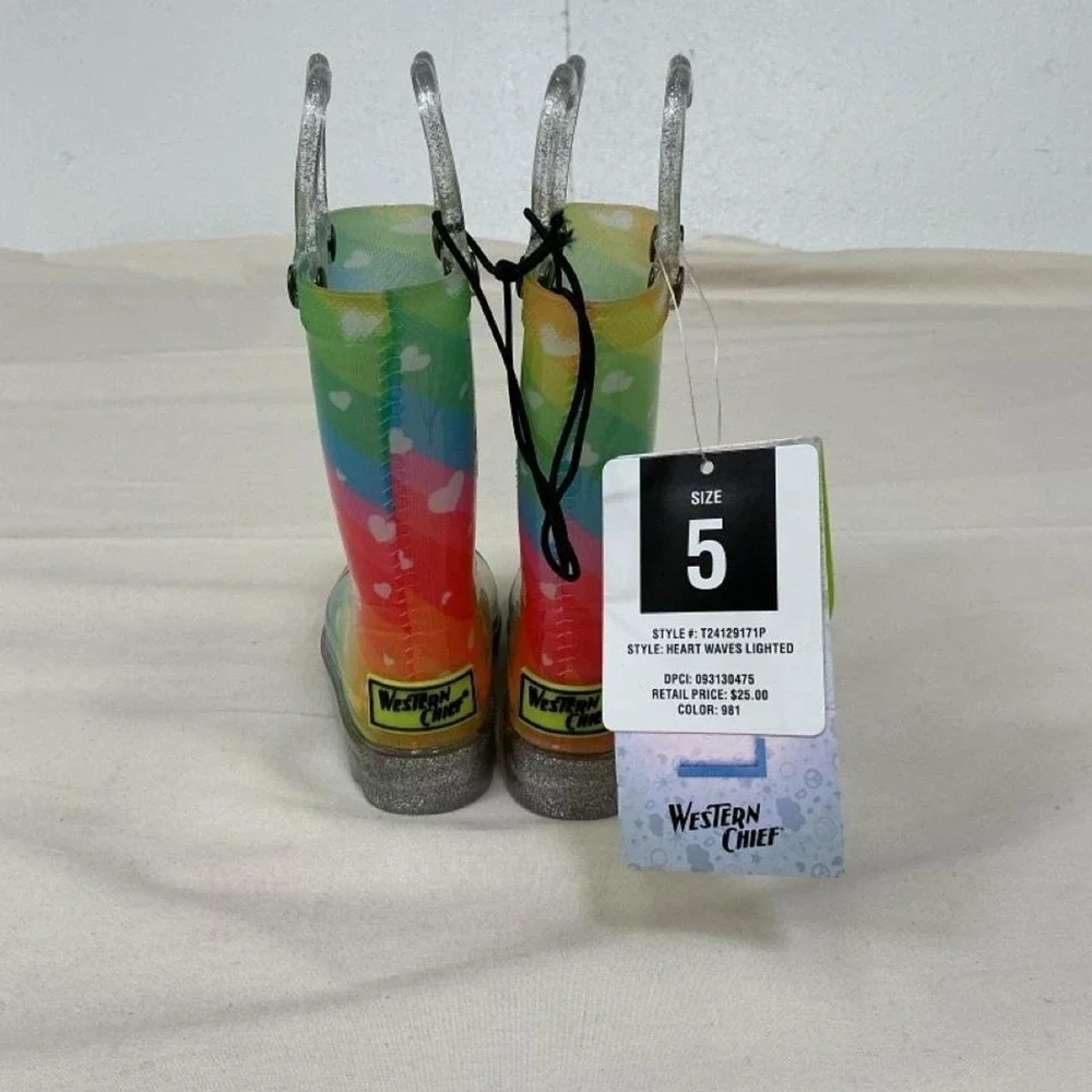 Western Chief Kids Rainbow Heart Light-Up Rain Boots – Size 5