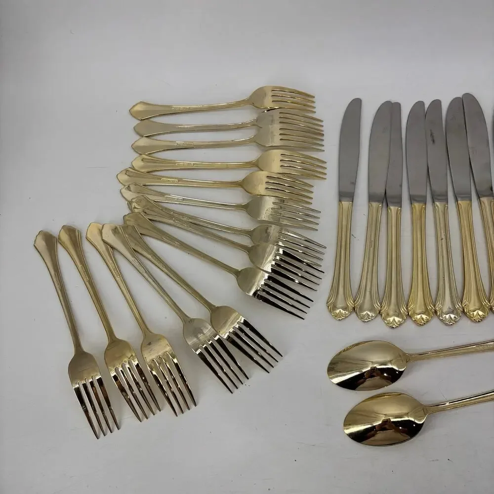 Unbranded gold tone