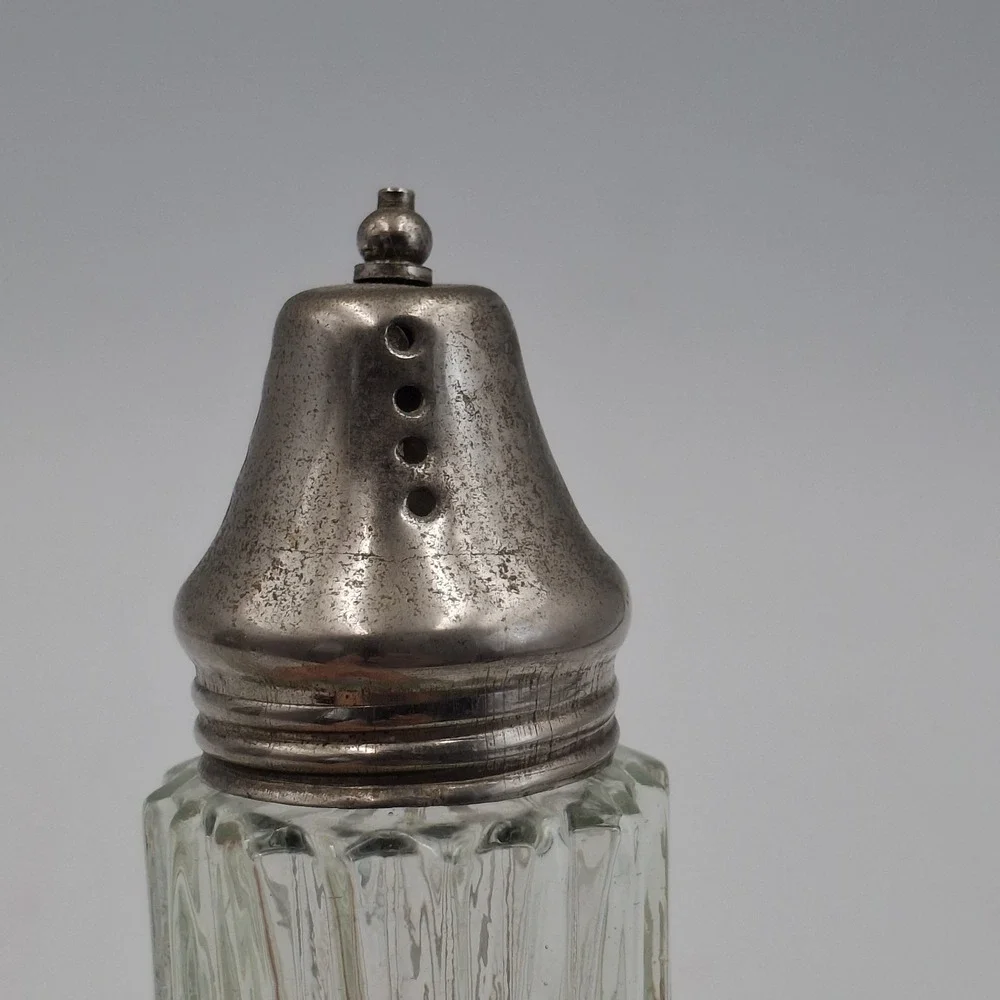 The Unbranded Brand vintage salt