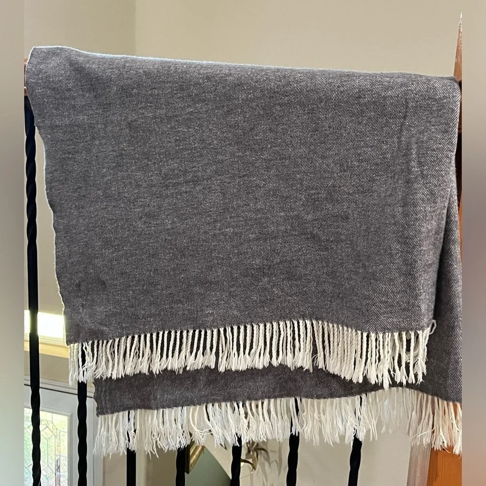 NIDO NOTTE gray throw