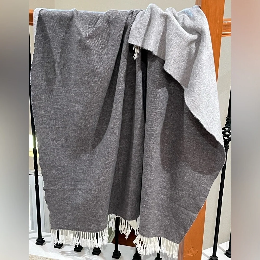 NIDO NOTTE gray throw