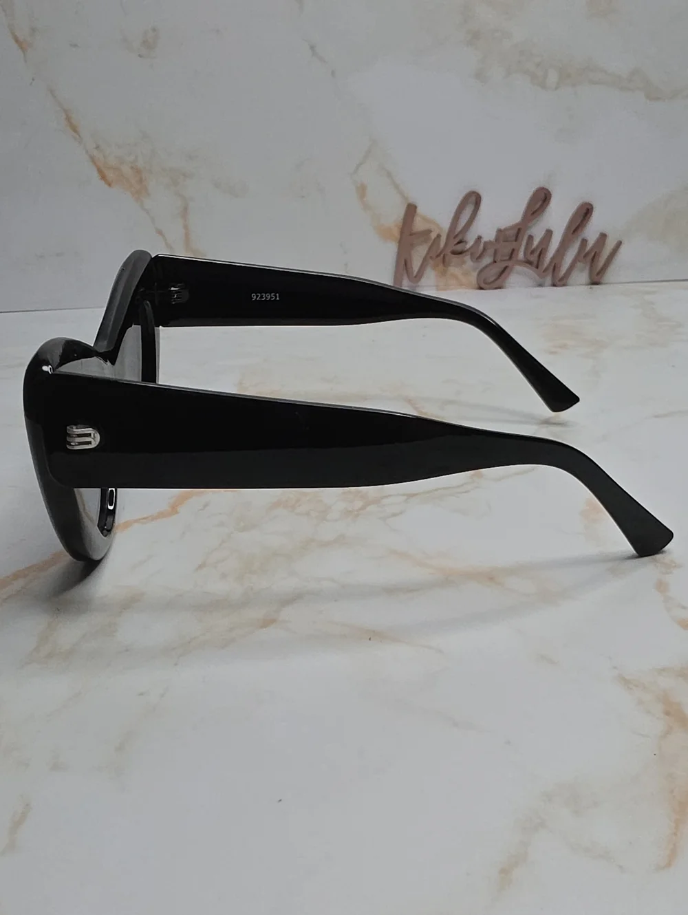 N/A elegant black