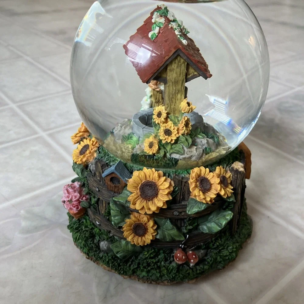 Herco Professional‎ Gift snow globe Musical Everything Is Beautiful Wishing Well