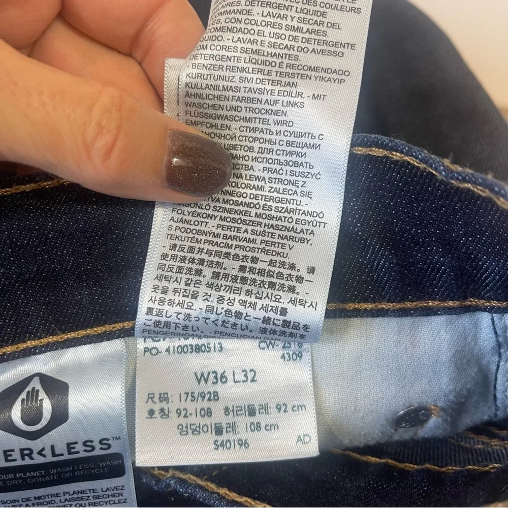Men’s Dark Blue Levi’s Jeans Size 36 x 32
