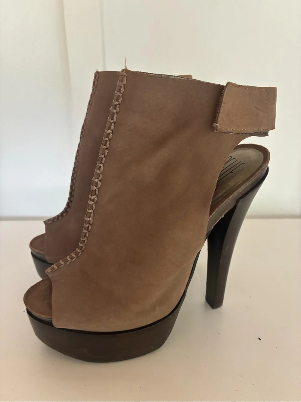 Pelle Moda Women’s Brown Peep-Toe Platform Ankle Boots