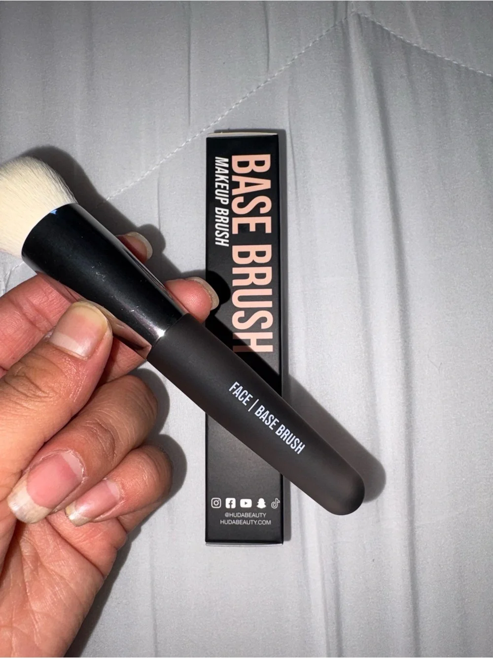 HUDA BEAUTY dense base