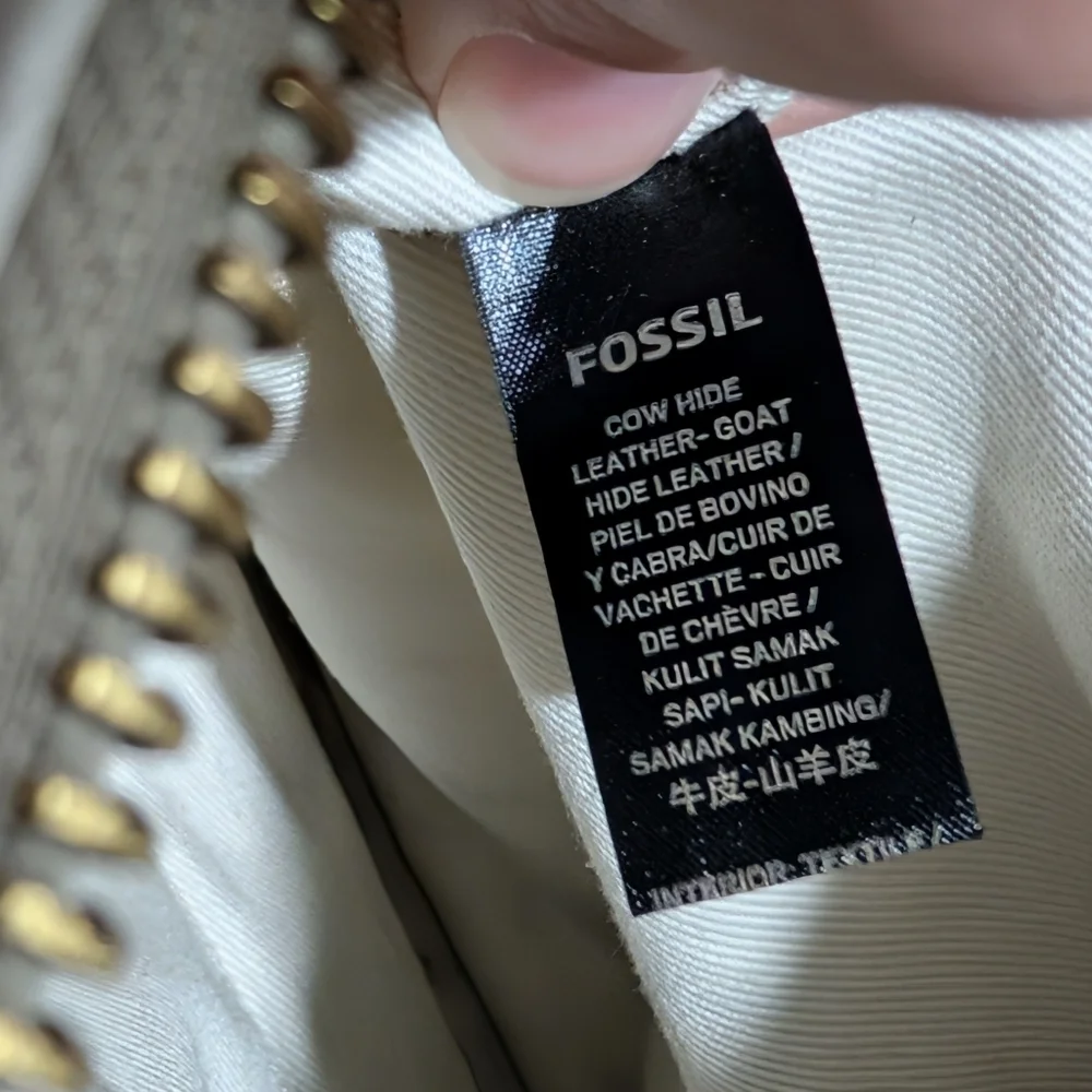 Fossil good pre