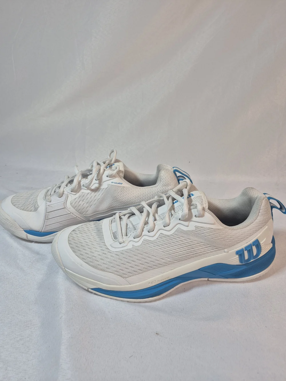 Wilson Rush Pro 4.5 Men’s Shoes – Wilson White and Blue Low-Top Tennis Sneakers
