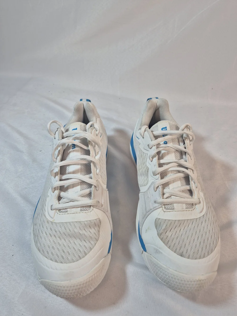Wilson Rush Pro 4.5 Men’s Shoes – Wilson White and Blue Low-Top Tennis Sneakers