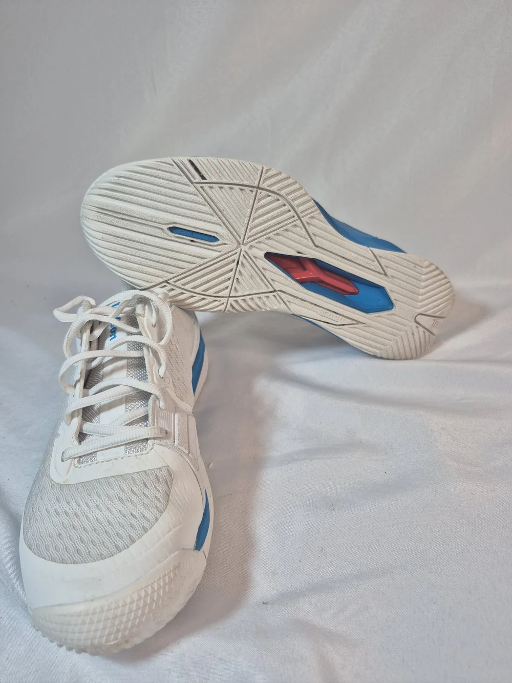 Wilson Rush Pro 4.5 Men’s Shoes – Wilson White and Blue Low-Top Tennis Sneakers