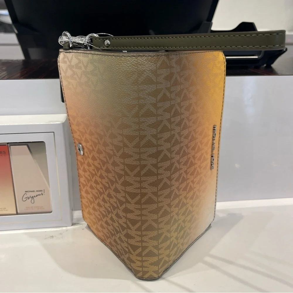 MICHAEL KORS Jet Set Lg Ombré Signature Logo Wristlet Phone Holder Olive Com NWT
