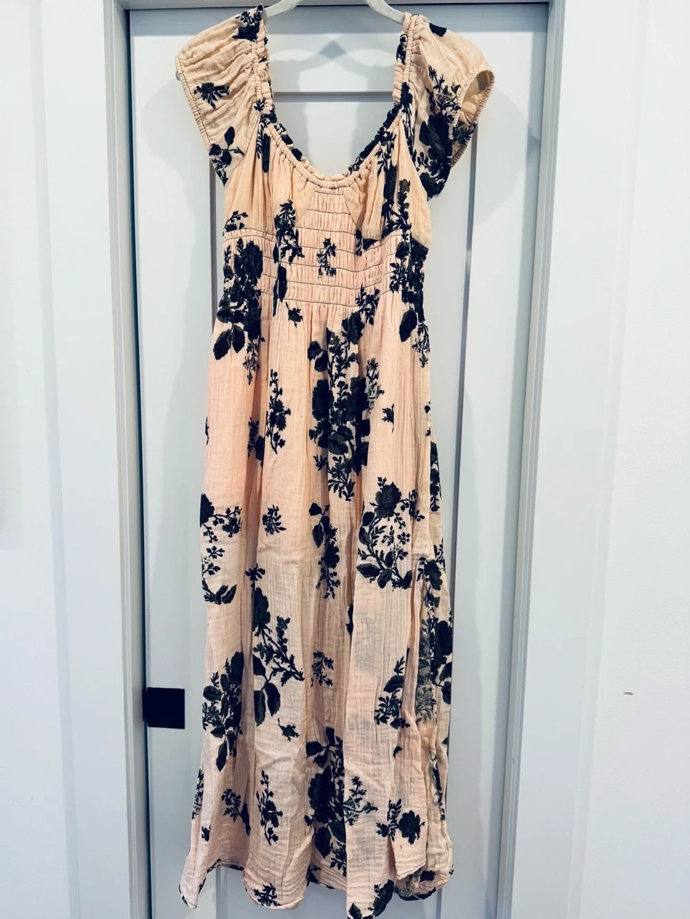 Free People S Women’s pink/Peach Floral Smocked Midi/maxi Dress