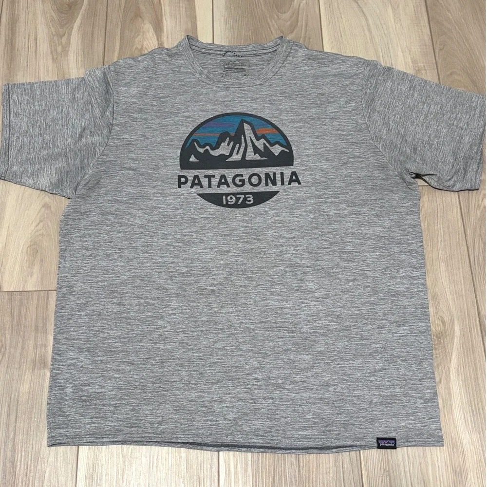 Patagonia Capilene Cool Daily Shirt Mens Medium Gray Heather 1973 Graphic Tee