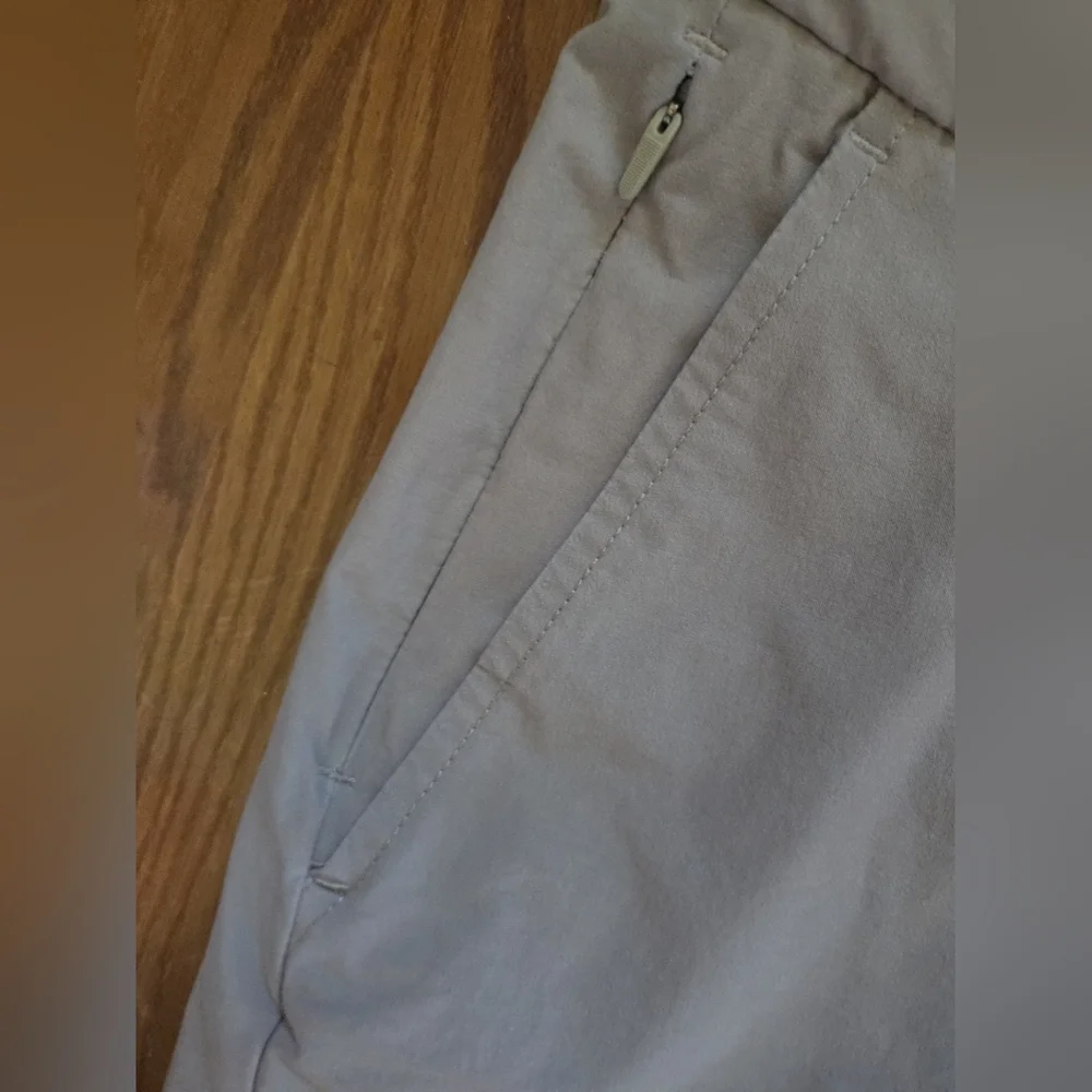 Vineyard Vines Men's‎ Khaki On The Go  Athletic Shorts Size 34