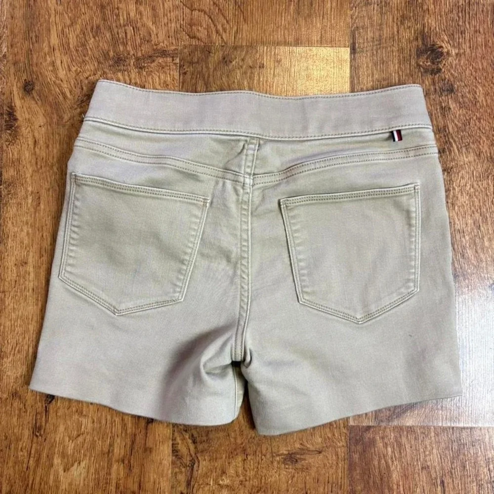 Tommy Hilfiger Gramercy Ankle Shorts Beige Tan Zipper Pocket Women Size 4‎