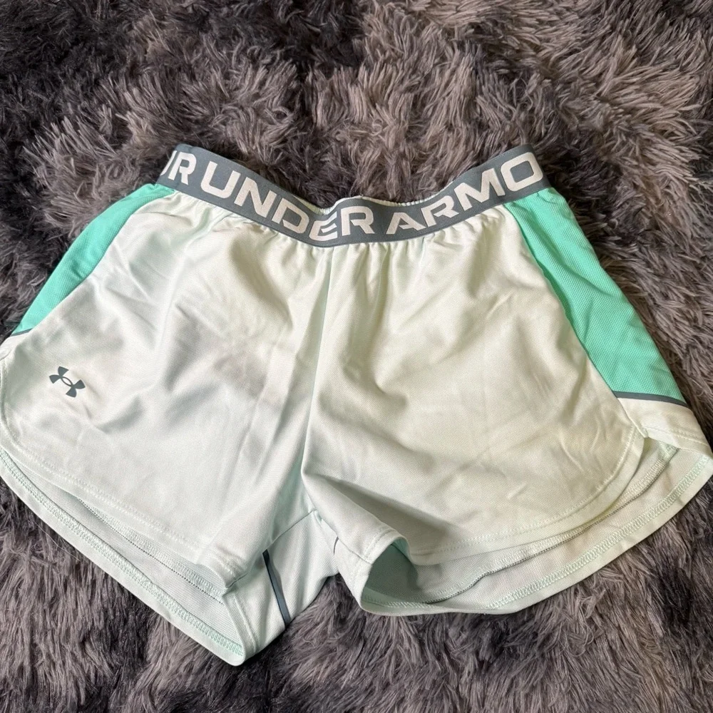 Under Armour Women's‎ Light Green Athletic Shorts Running shorts size S