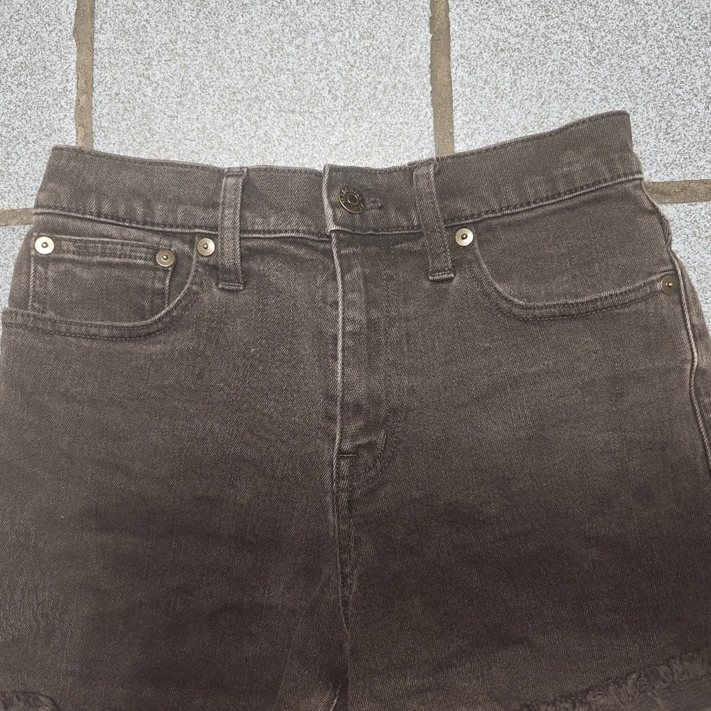 Madewell Women's Dark Grey Jeans Short Size 24