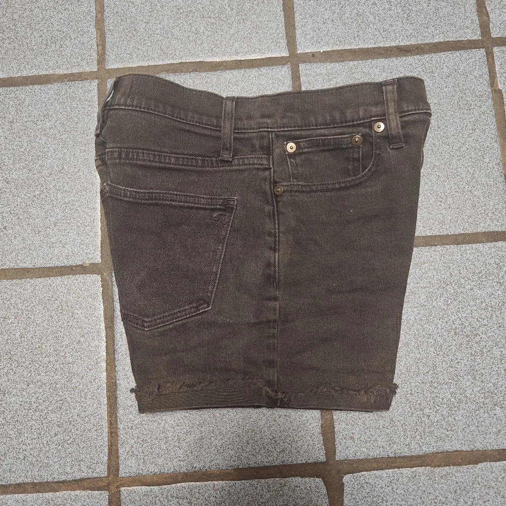 Madewell Women's Dark Grey Jeans Short Size 24