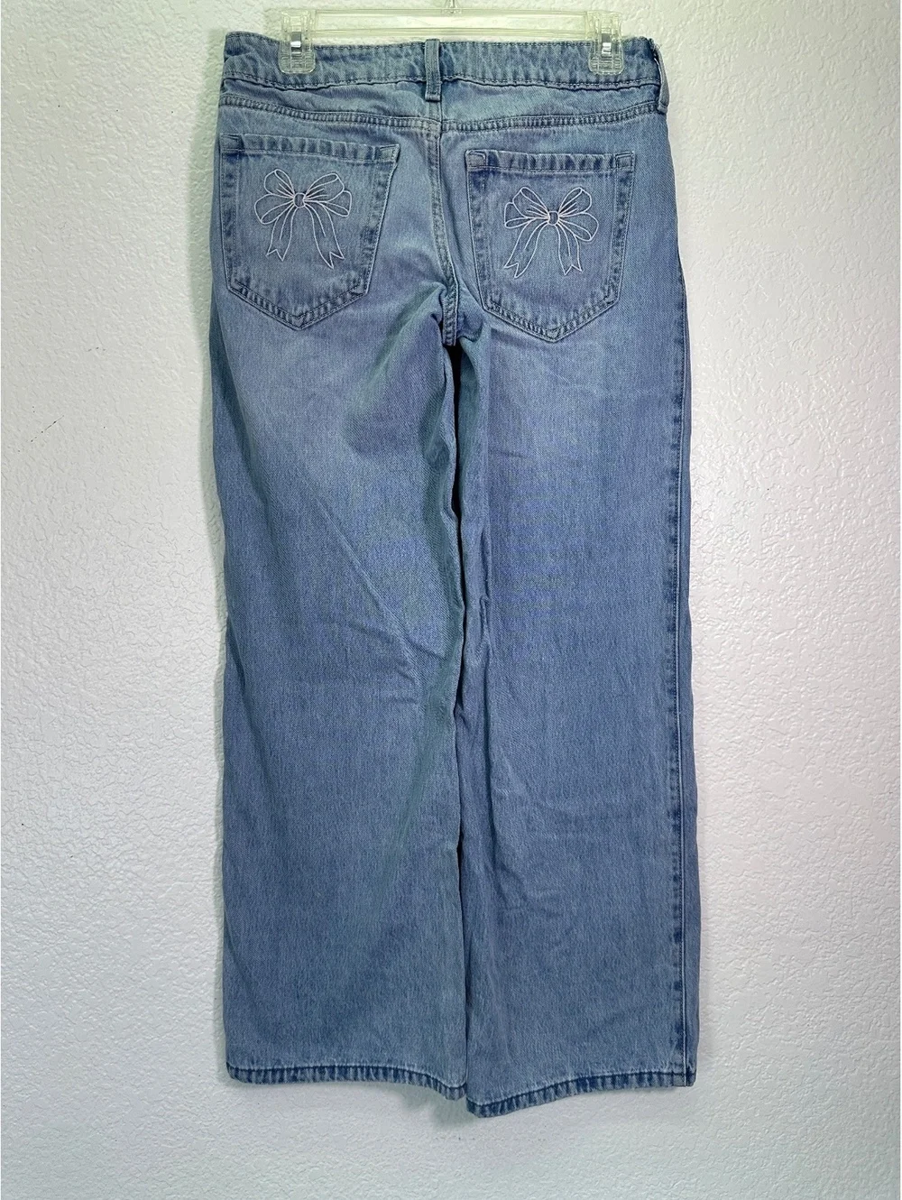 Hollister brand tag