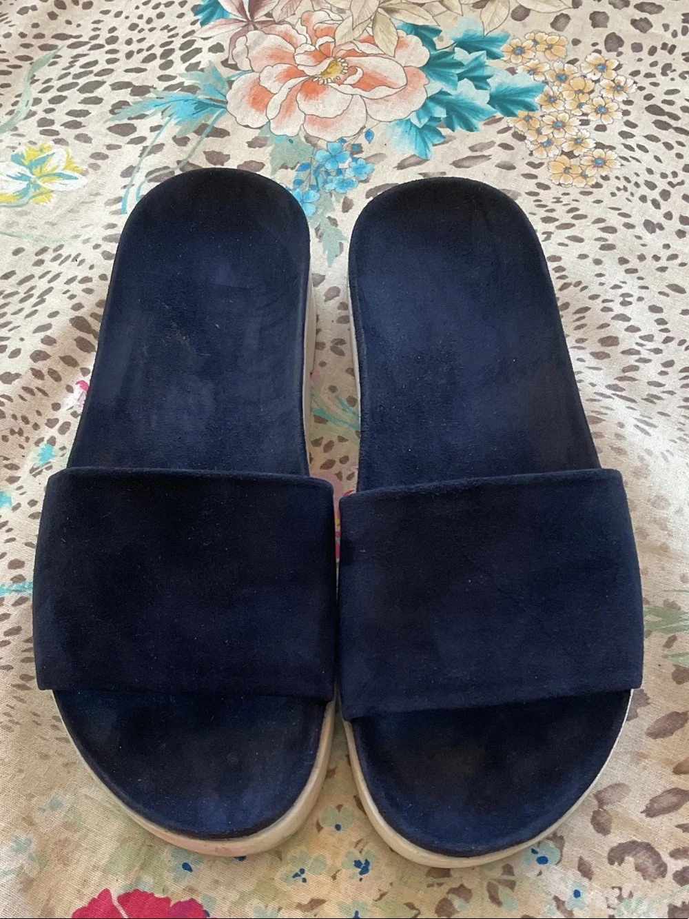Stuart Weitzman classic slide