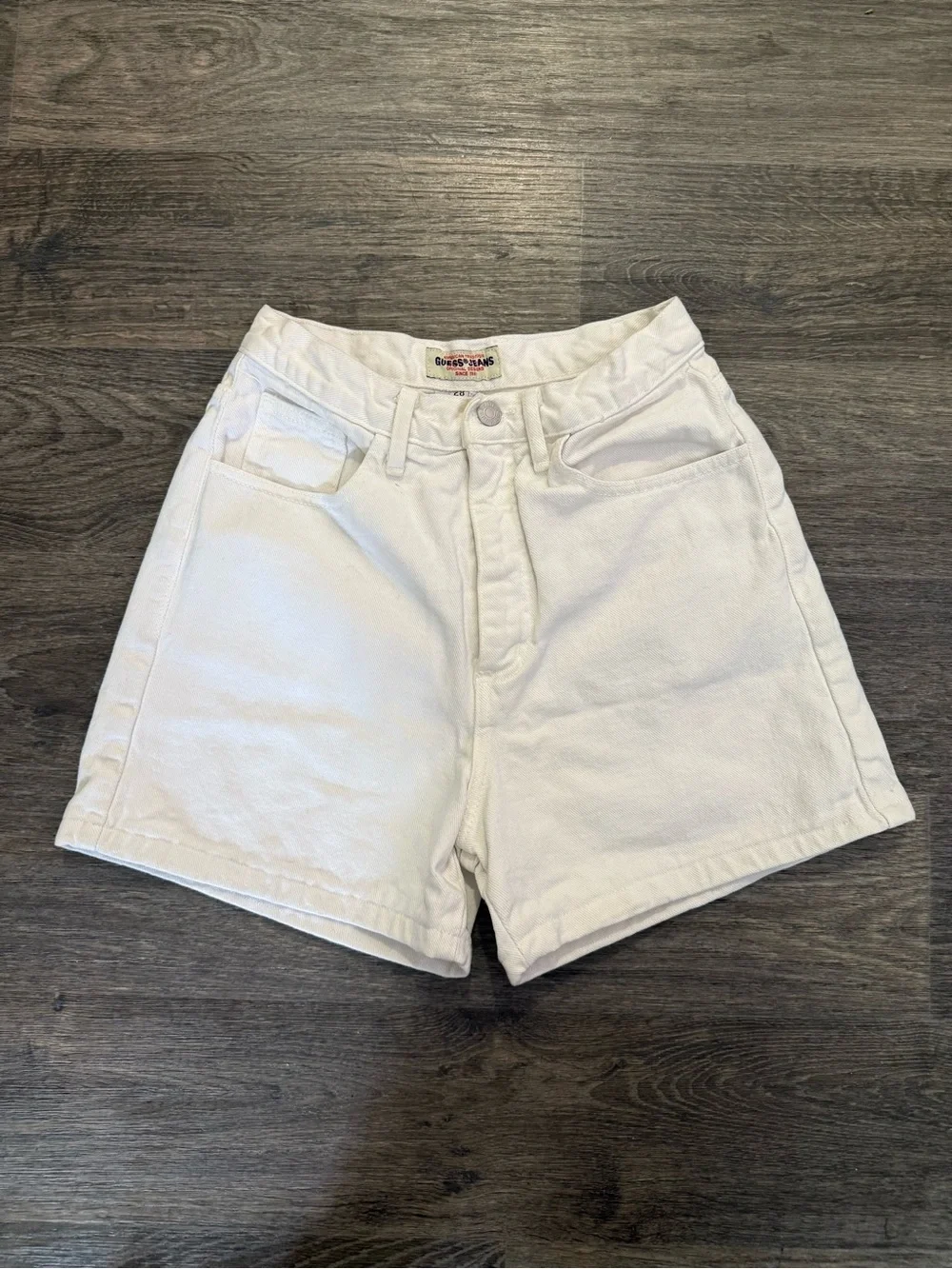 Guess classic white