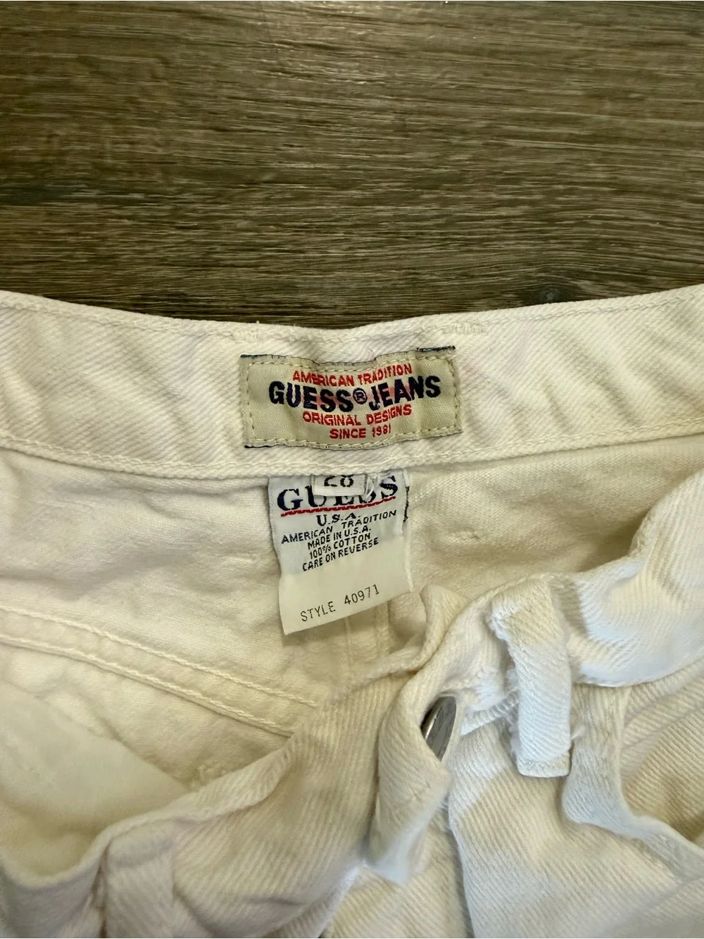 Guess classic white