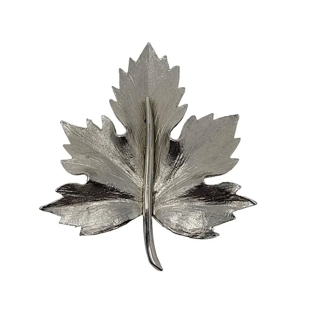 Vintage‎ Silver Tone Maple Leaf Brooch Pin Pendant 3D Etched Gift Canadian