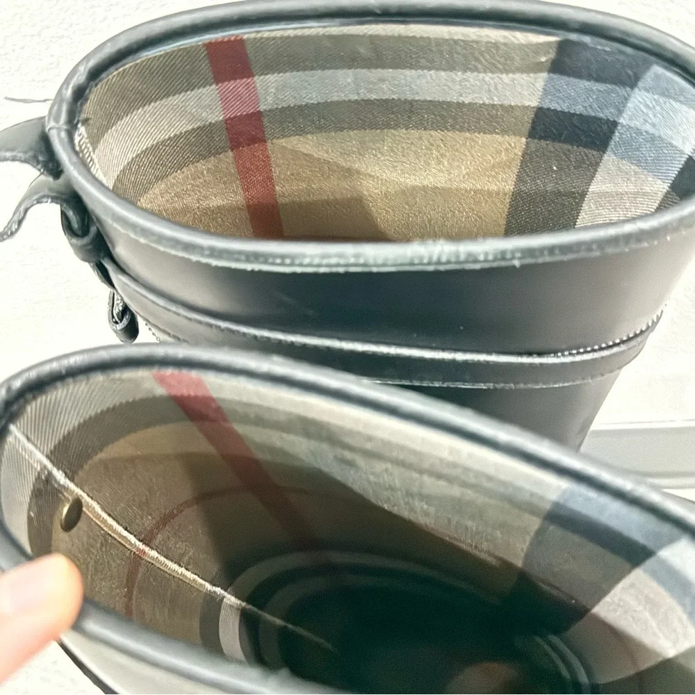 Burberry riding rain