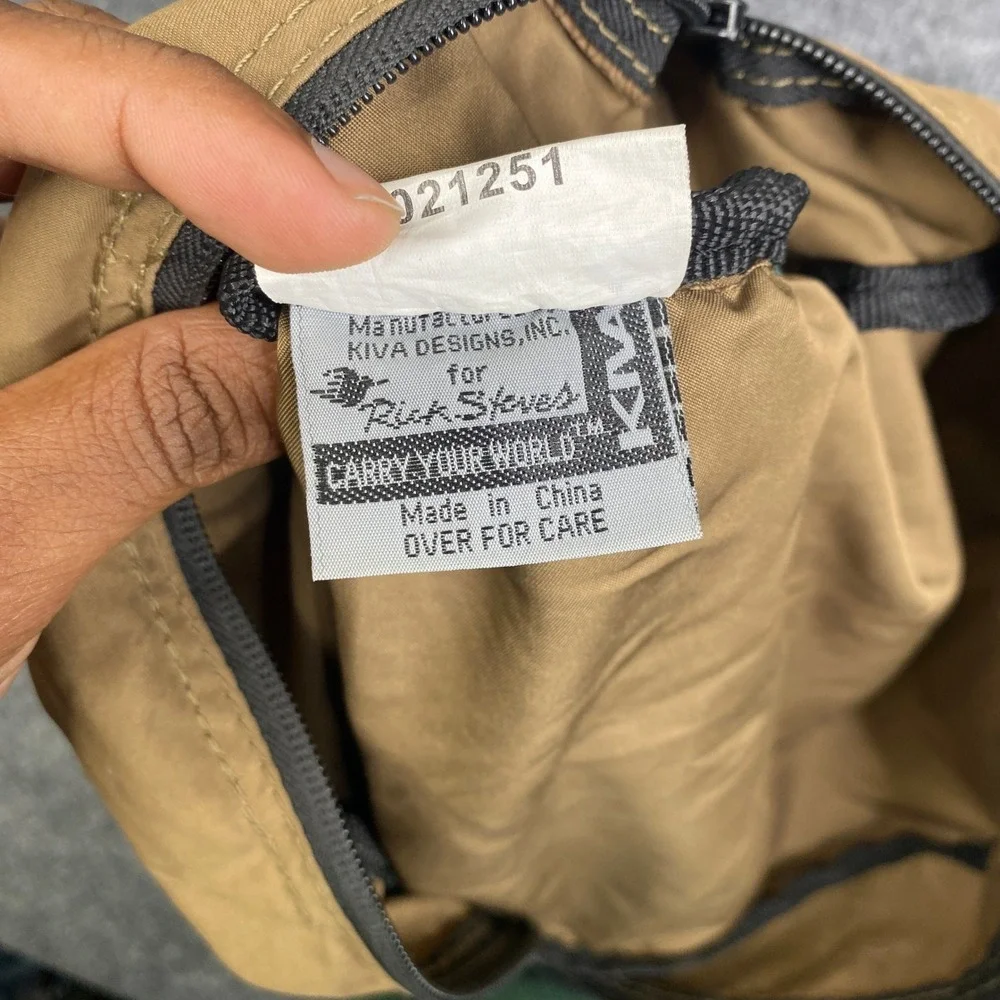 Rick Steves ideal compartment zippered