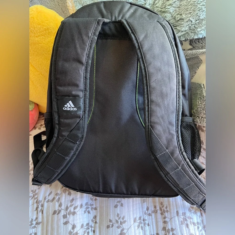 adidas shoulder spacious