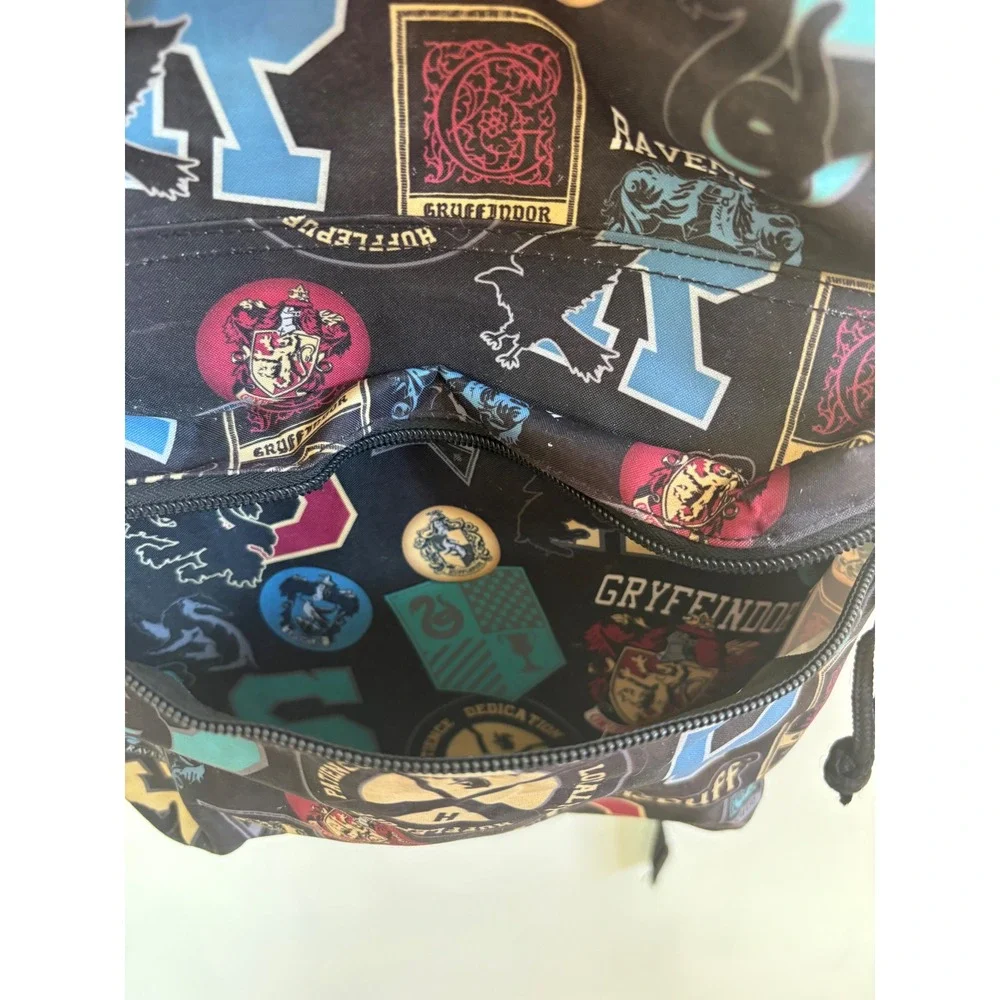 Wizarding World Of Harry Potter spacious pocket zippered