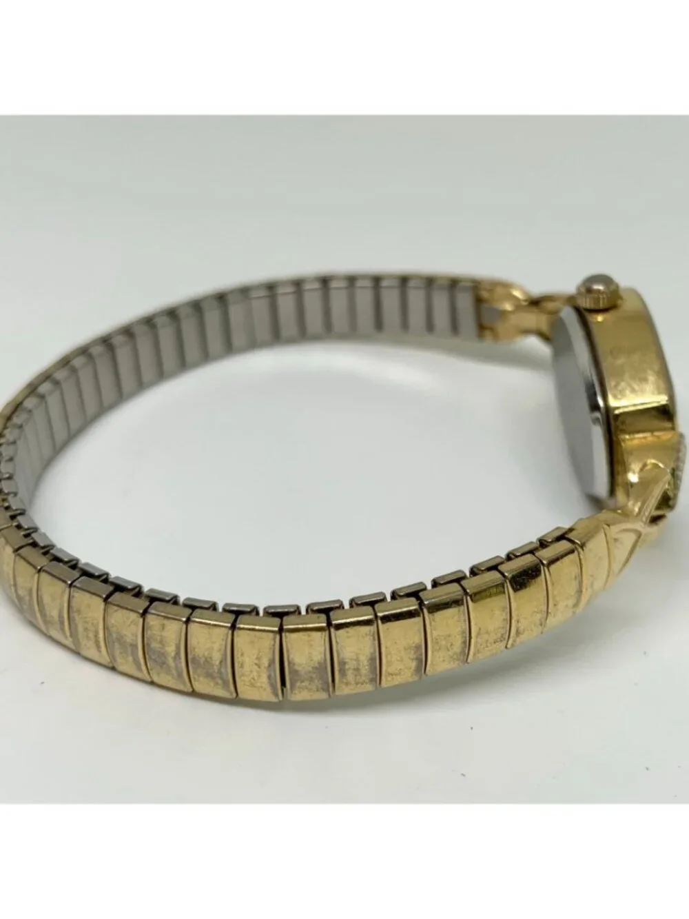 Vintage details gold tone women’s watch oval 19mm quartz stretch band running