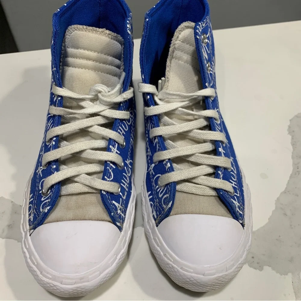 Converse vibrant blue