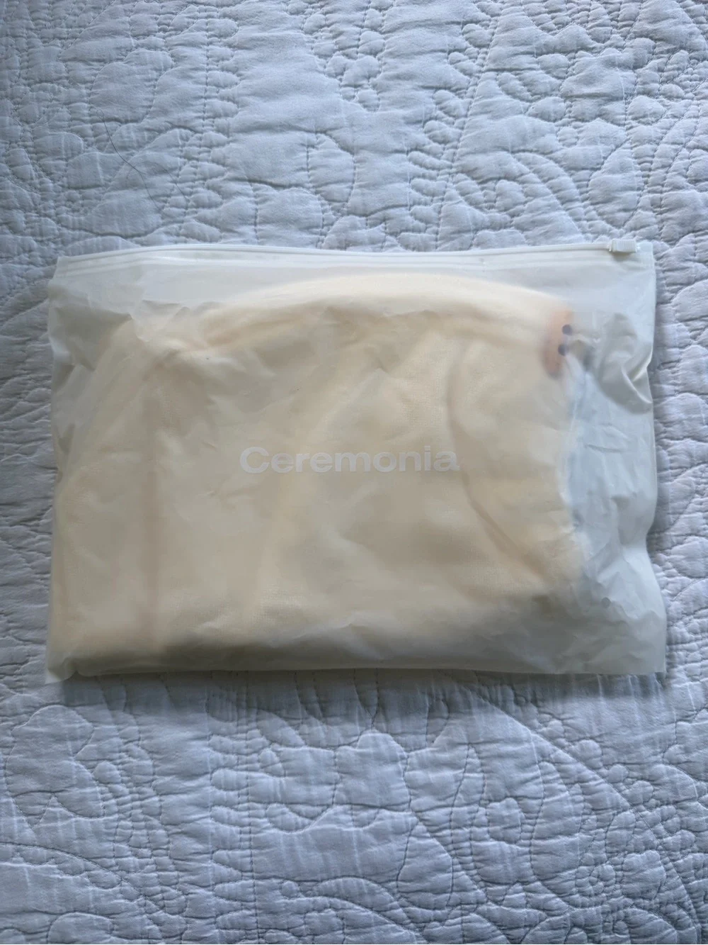 🏷️ NWT Ceremonia Anti-Frizz Towel, Cream