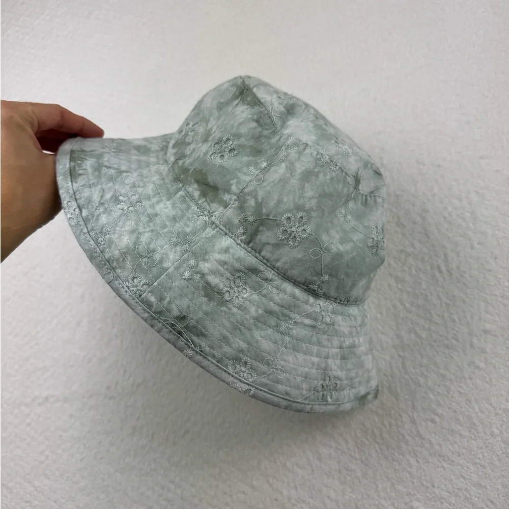 NWT Urban Outfitters Bucket‎ hat floral embroidered tie dye water color