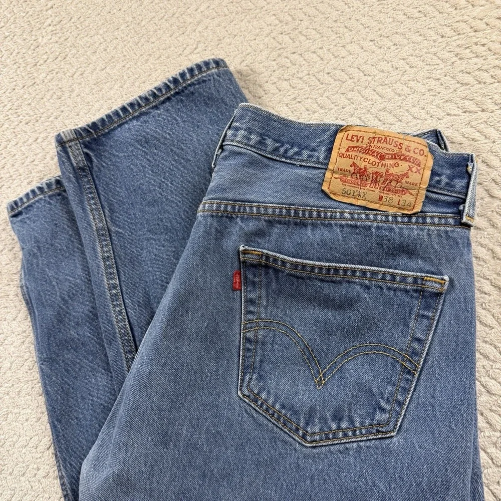 Levis measurements pictures