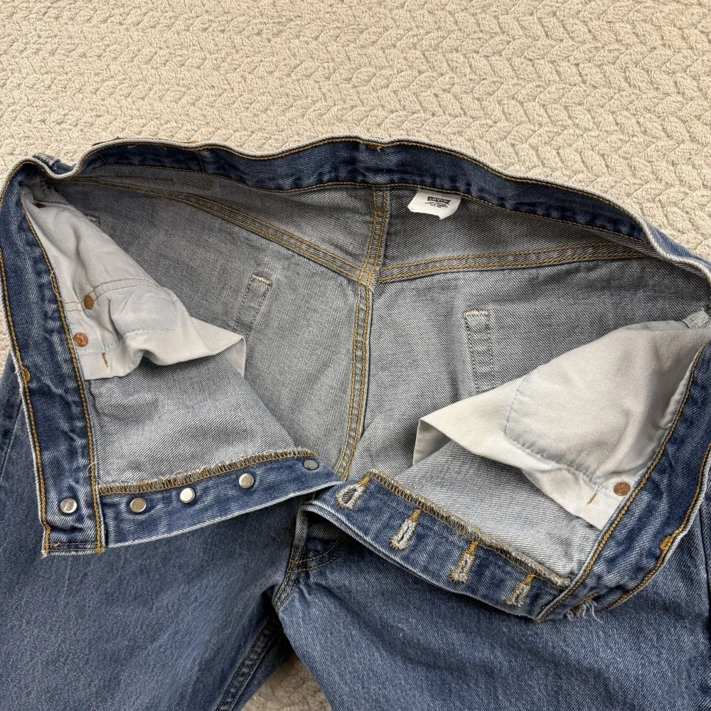 Levis measurements pictures
