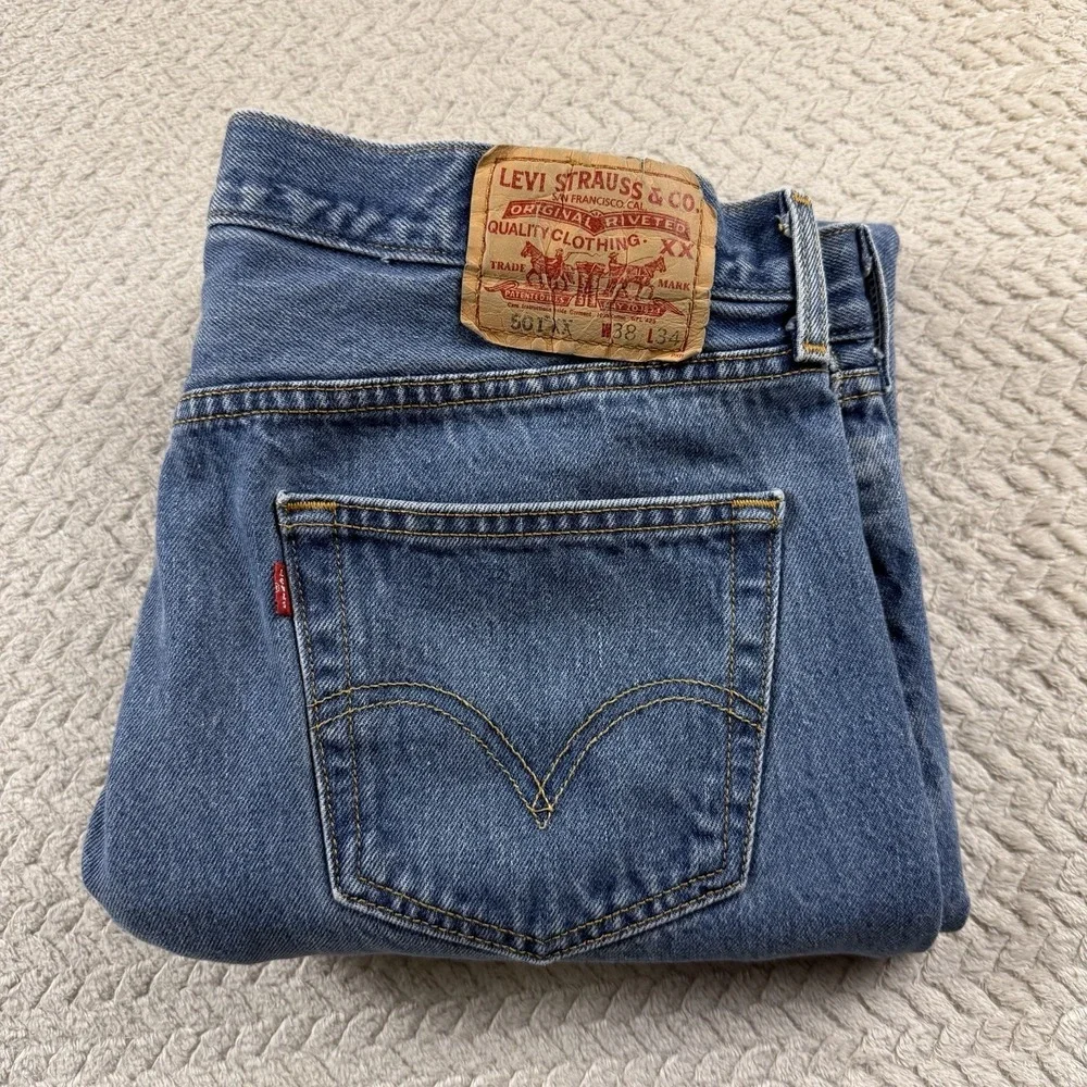 Levis measurements pictures