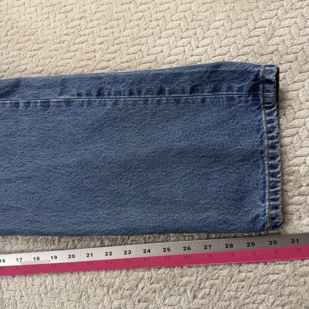 Levis measurements pictures