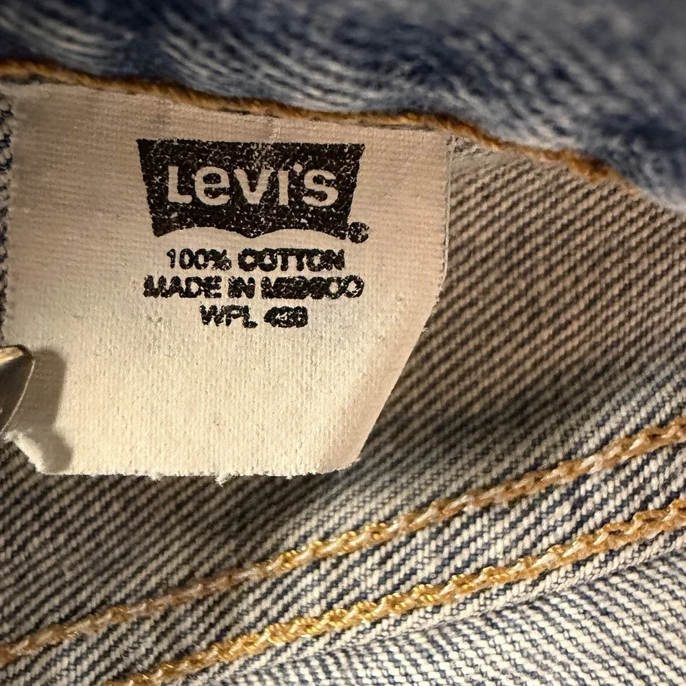 Levis measurements pictures