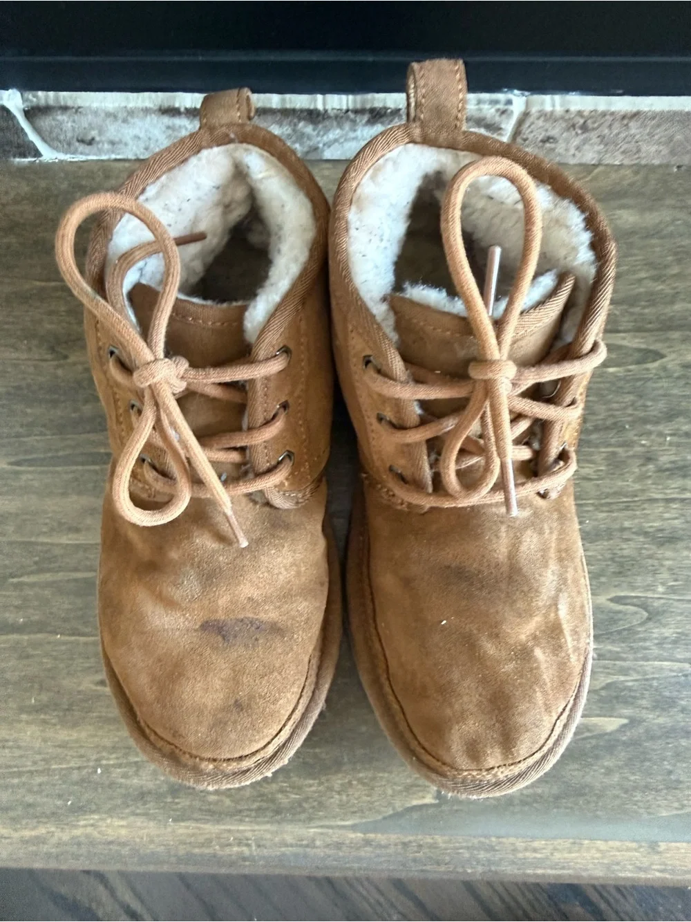 UGG neumel suede