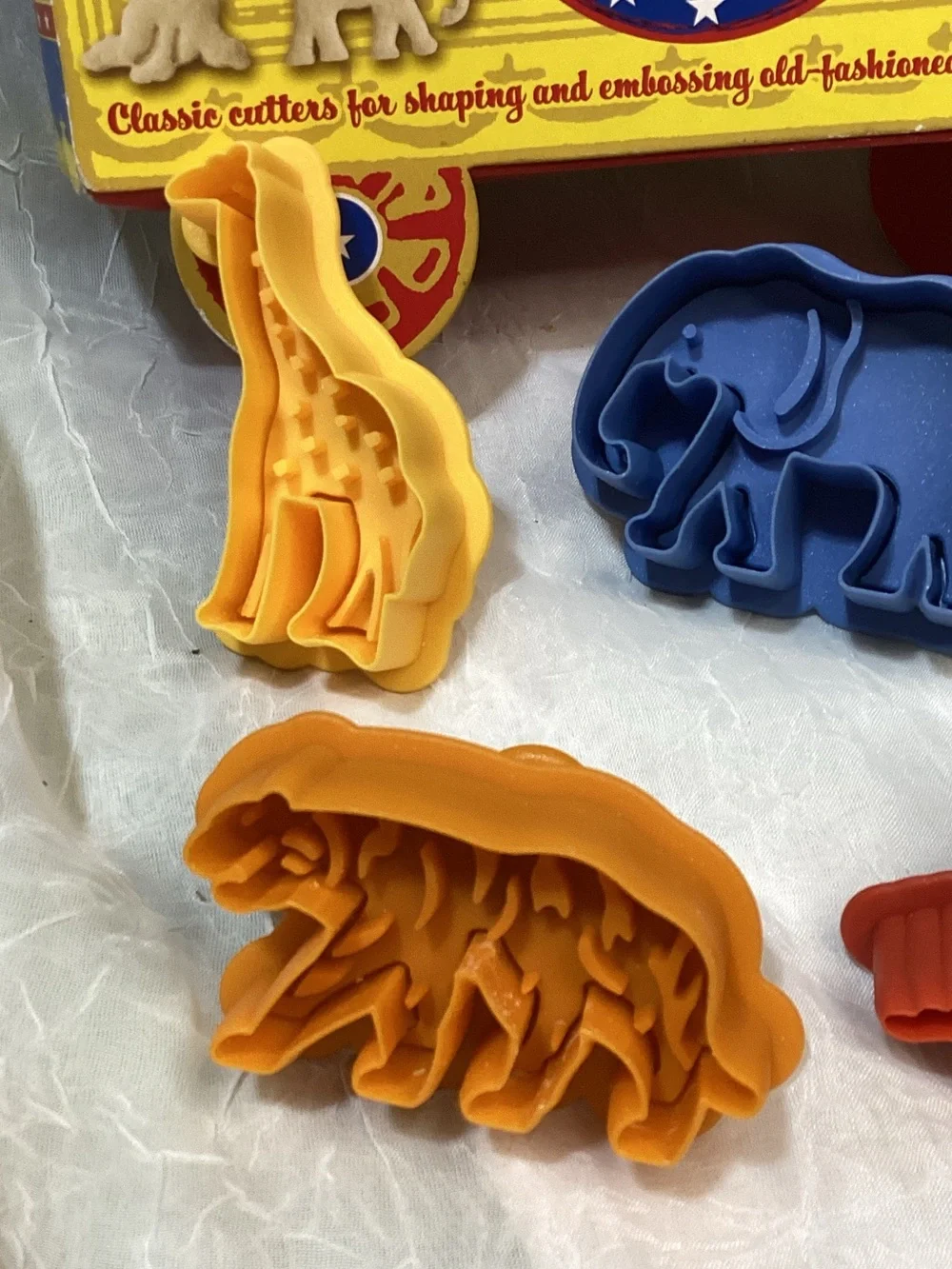 William Sonoma Circus Cookie Cutters Set of 5 Giraffe Lion Seal Elephant Tiger