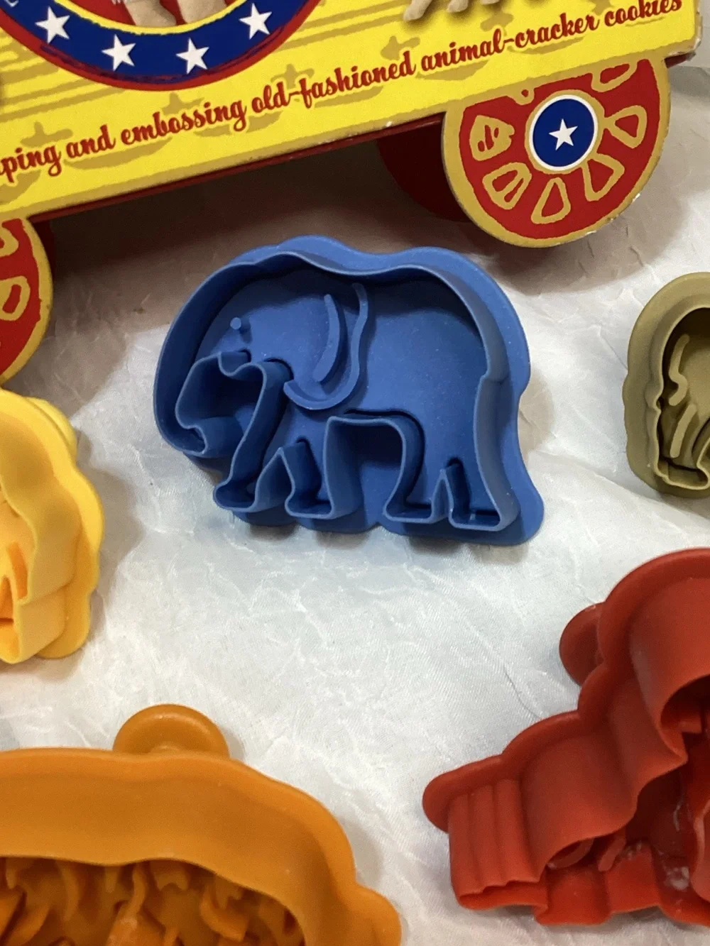 William Sonoma Circus Cookie Cutters Set of 5 Giraffe Lion Seal Elephant Tiger