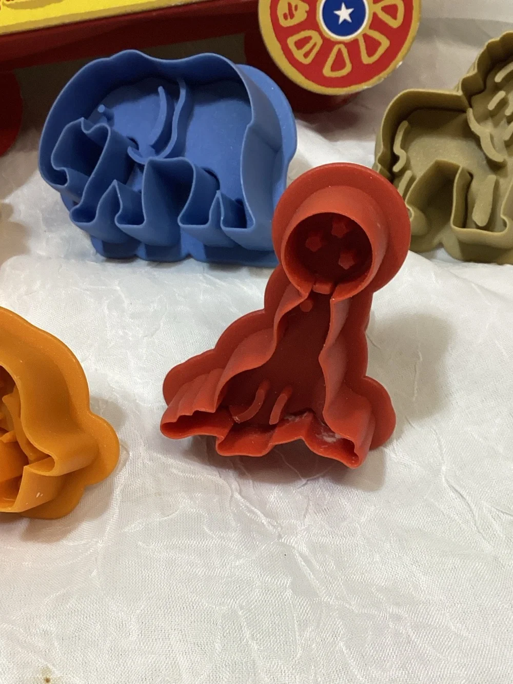 William Sonoma Circus Cookie Cutters Set of 5 Giraffe Lion Seal Elephant Tiger
